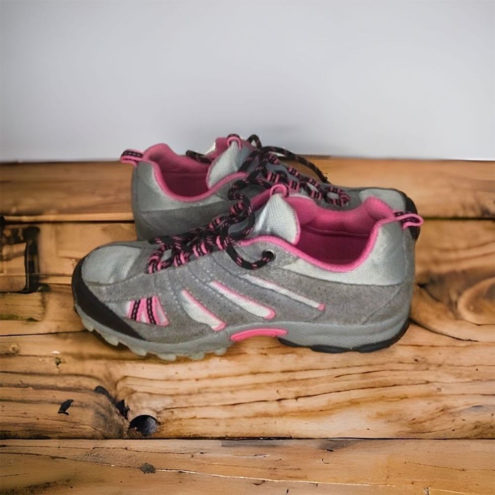 Columbia Omni grip athletic shoes size 4 grey and pink used